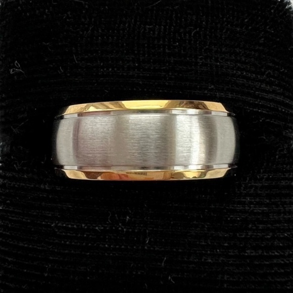 Great ring - Picture 1 of 3